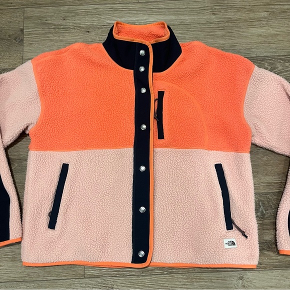 The North Face Women's Cragmont Coral Sunrise and Pink Button Up Fleece Jacket M - Picture 3 of 16